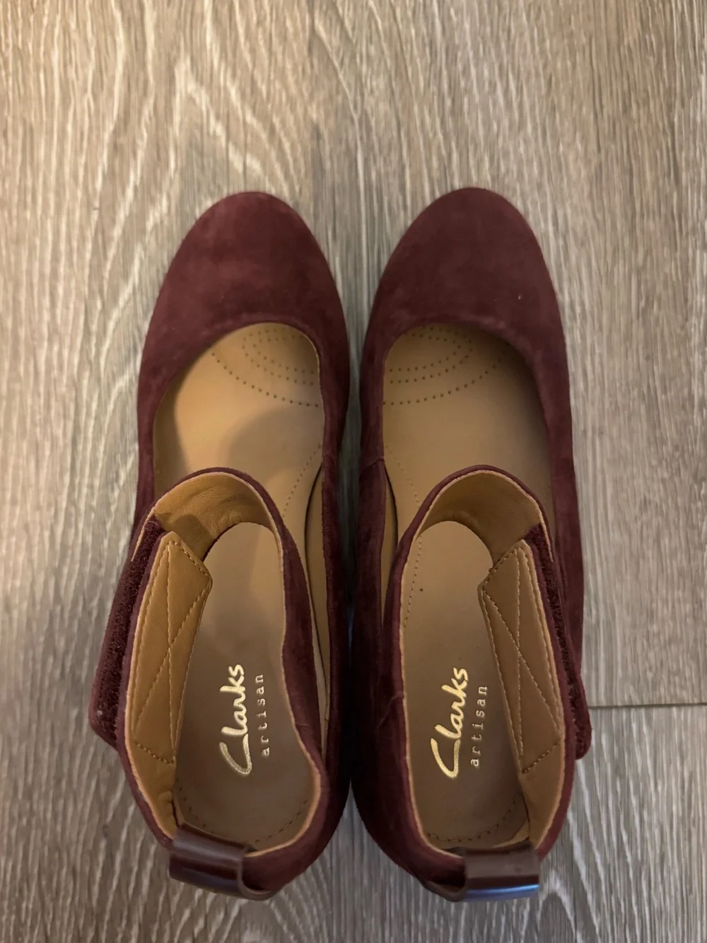 NWOT Clarks Artisan Bassett Mist Suede Wedges in Burgundy